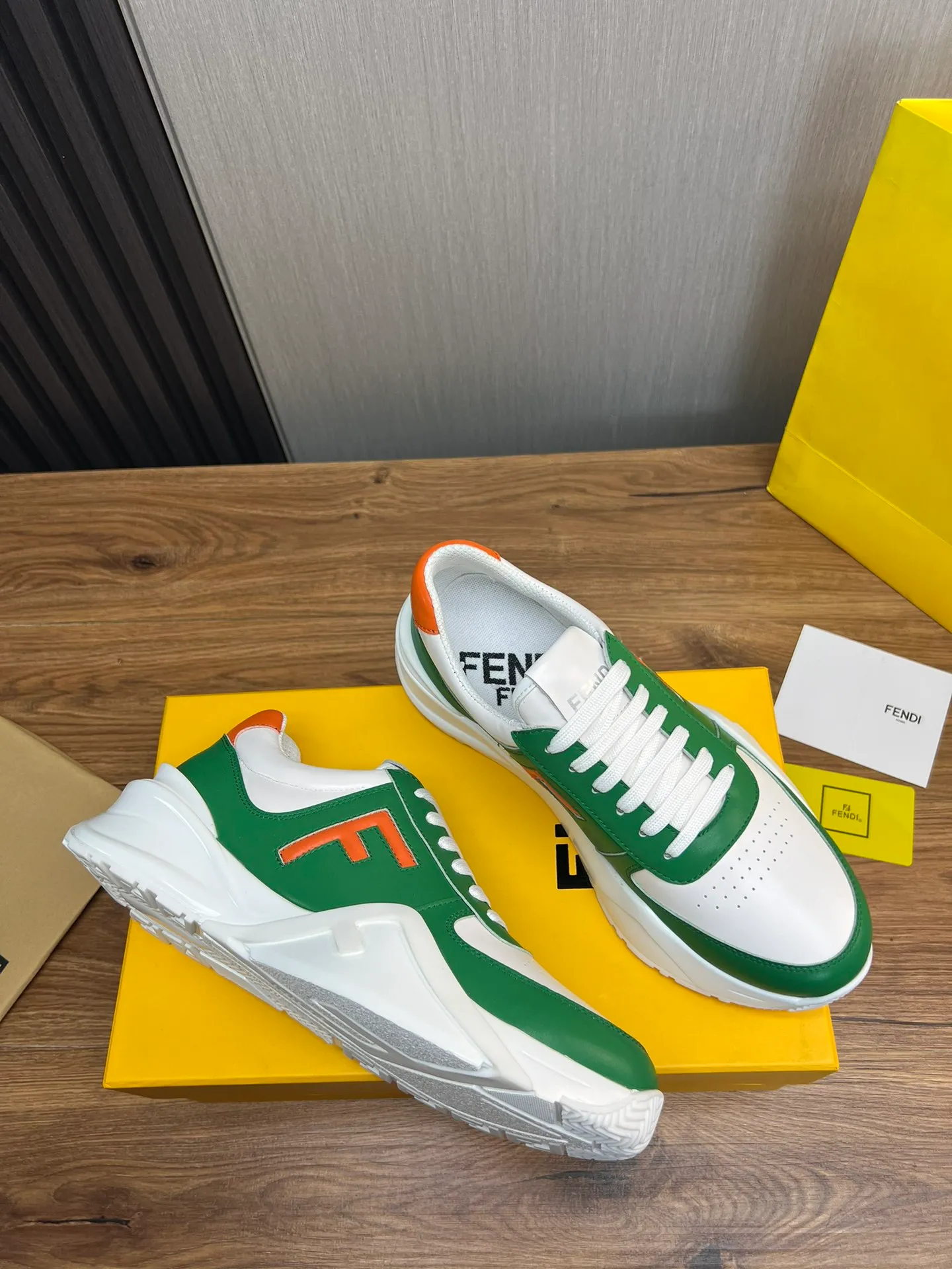 Men's shoes 💰520💰 Fendi [Fendi] hot style is on the market 🔥Fashionable casual men's shoes 🔱 Made of original cowhide + breathable mesh lining + sheepskin feet, perfect shape, top quality, you deserve it 🔜Original outsole, ultra-light, non-slip and wear-resistant 👣 Standard size 38-44 (customized in 45)